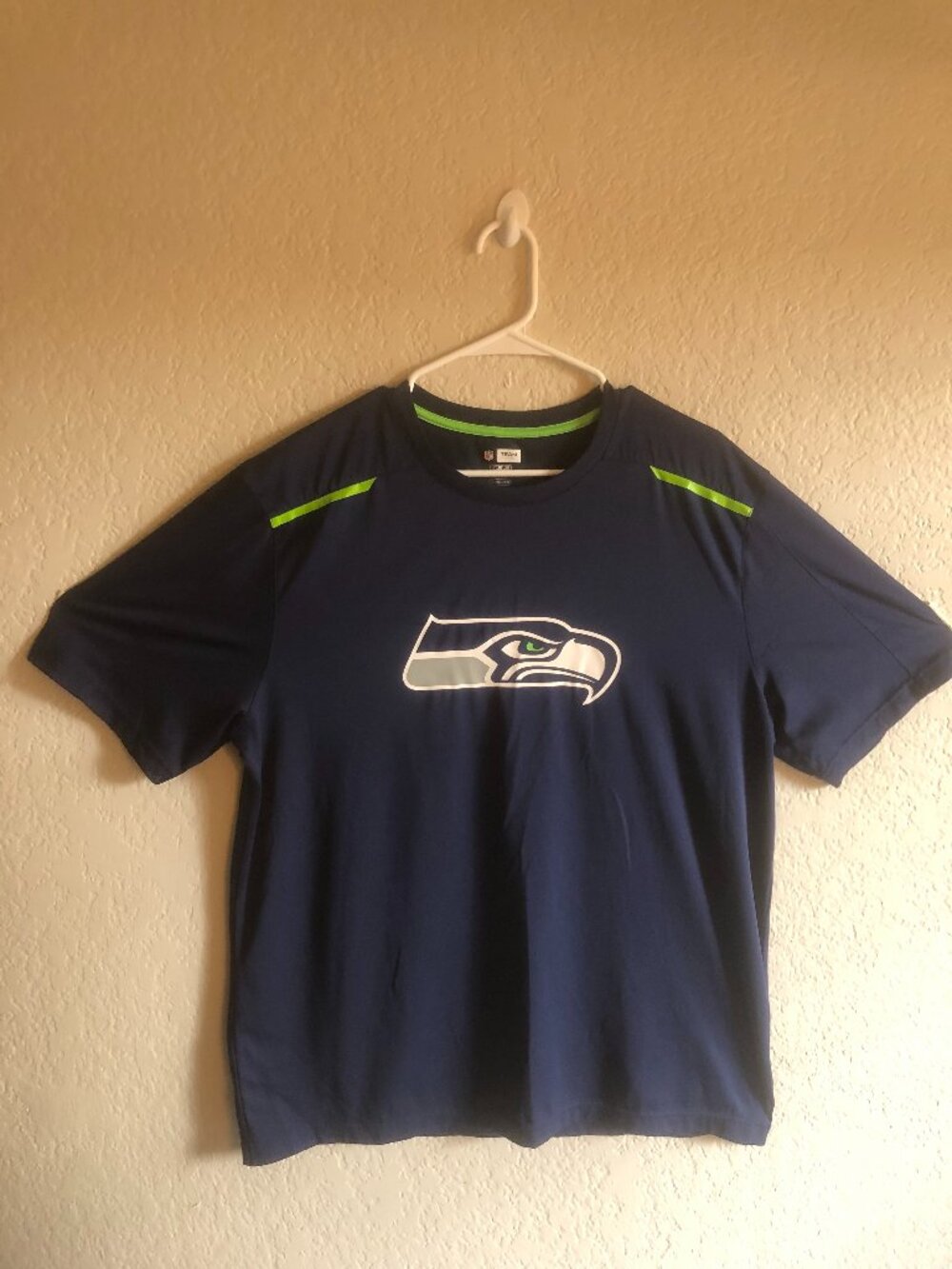 NFL Team Apparel Seattle Seahawks TX3 Cool Shirt W/Logo Size XL